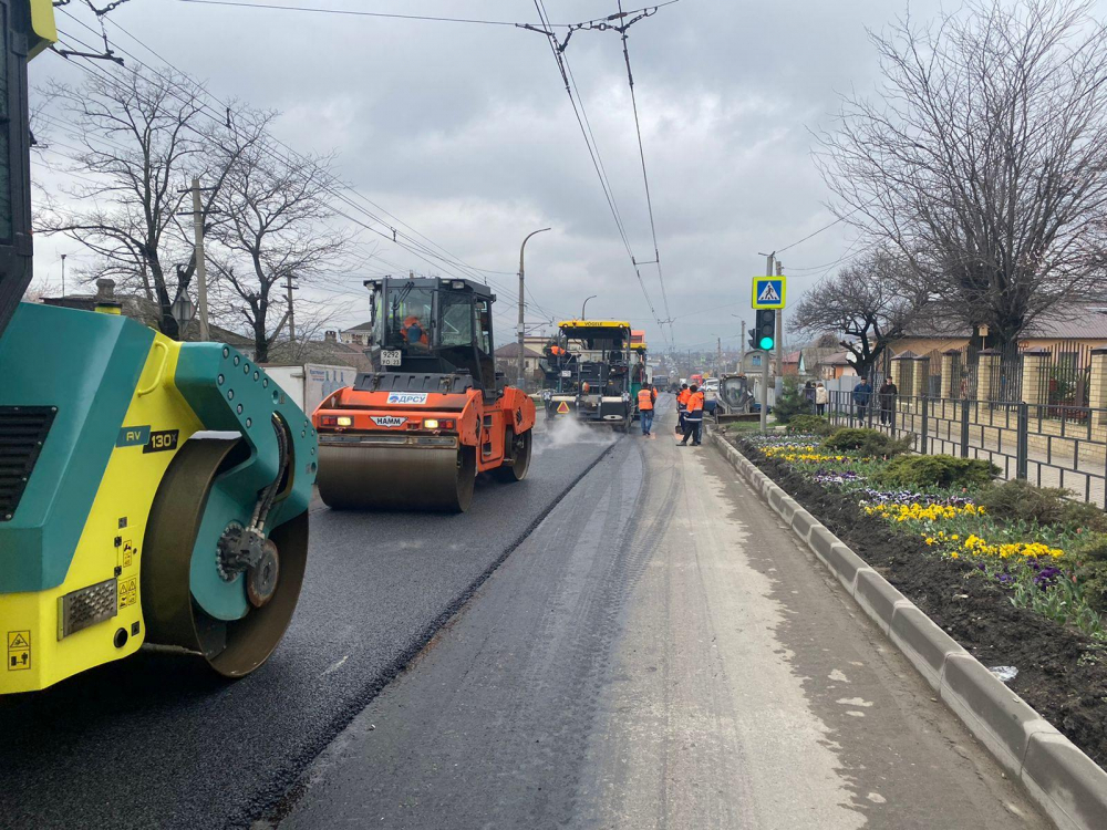 +2 улицы: в Новороссийске продолжается дорожный ремонт