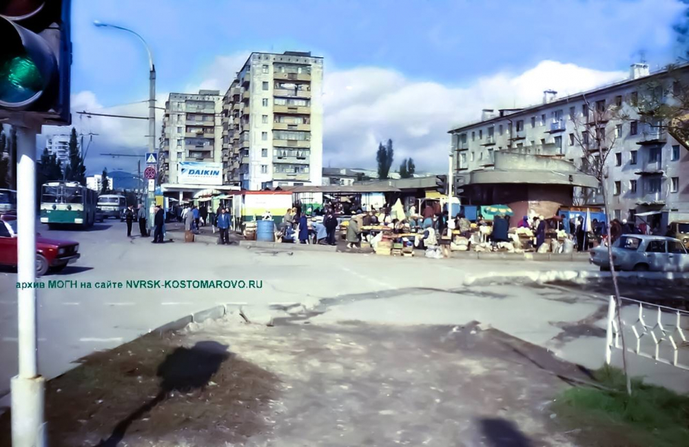 Жвачка поштучно, пирожки и видеокассеты: вспоминаем рынок «Китайка» в Новороссийске