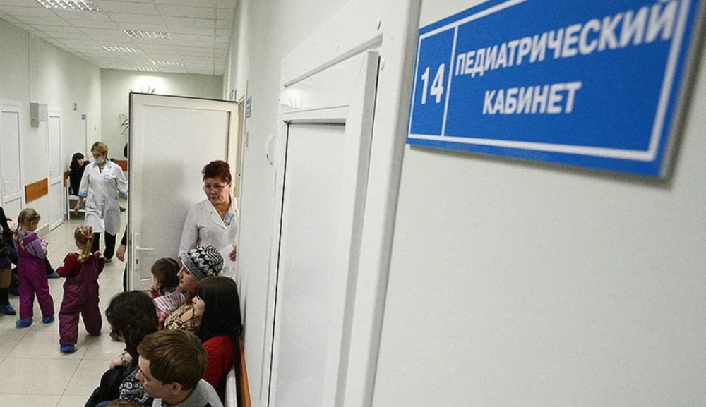 Новороссийцы с детьми «живут» в очередях в поликлинику