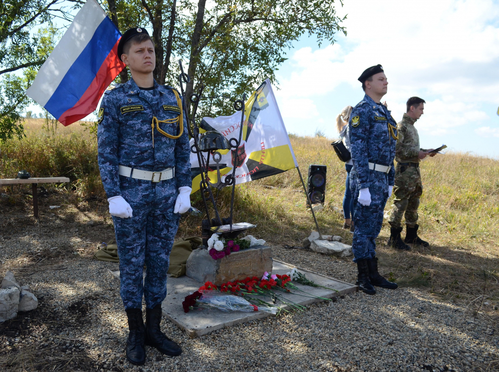 18 героев, отдавших жизнь за мир: в Новороссийске увековечили память моряков-пехотинцев