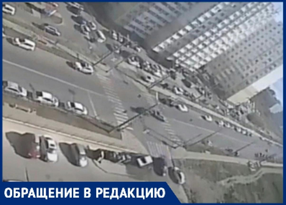 В Южном районе Новороссийска на огромной скорости чуть не сбили пешехода