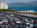 Пробки и толпы людей: нейросеть показала, что ждет Новороссийск летом 