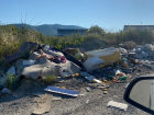 Вся дорога в мусоре: житель Новороссийска возмущён стихийной свалкой в 14 микрорайоне