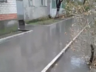 Жители Новороссийска вынуждены добираться до своих квартир вплавь