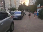 Нашествие туристов или обнаглевшие местные – новороссиец возмущён "запаркованными" тротуарами 