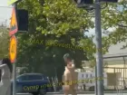 В Новороссийске заметили на улице голого мужчину с булочкой