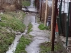 Новый тротуар заставляет новороссийцев "тонуть" в грязной воде 