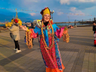 Новороссийцы встречают второй день Масленицы: концерт, игры и конкурсы