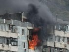 В Новороссийске полыхает квартира в жилом доме 