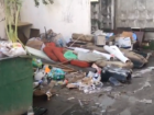 Стихийные свалки во дворах возмущают новороссийцев 
