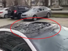 Сюрприз: жительнице Новороссийска разбили крышу автомобиля 
