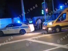 Водитель автомобиля в Новороссийске вылетел на встречку, снёс другую машину и забор  