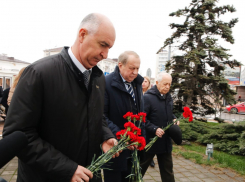 «Бескозырка-2020»: Игорь Дяченко возложил цветы к мемориалу на площади Героев 