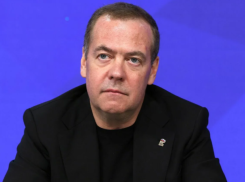 «На россиян объявлена охота»: Дмитрий Медведев не советует ездить в Европу