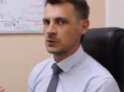 Покупать-продавать валюту каждый человек может на бирже и не переплачивать банкам 