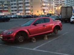 Воровство или воспитание. Мазду «разули» в Новороссийске