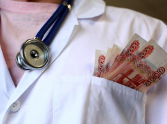Врачам Новороссийска будут давать по 200 рублей за каждого привитого от коронавируса