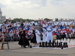 Такого не было нигде в России: 240 новороссийцев сыграли партию в шахматы на одной доске