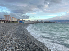 Пляжи на Чёрном море опустели: южане рассказывают о последствиях шторма