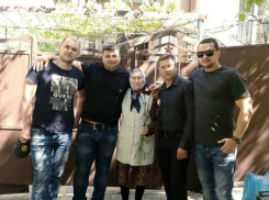 Участники BMW club Black sea Новороссийска поздравили ветеранов 
