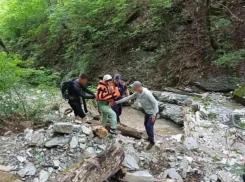Туристка полезла в ущелье в Геленджике и сломала руку