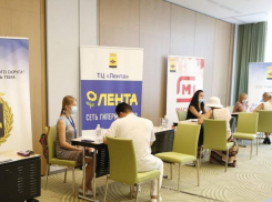 Новороссийцы трудоустроились на ярмарке вакансий