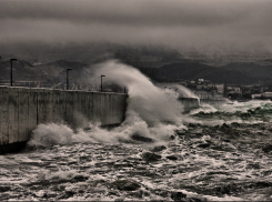 Из дома лучше не выходить: на Новороссийск надвигается буря 