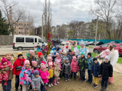 В гости к маленьким новороссийцам пришли Дед Мороз со Снегурочкой