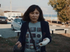 Гипсом и рваными ранами закончилась для жительницы Новороссийска прогулка с собакой 