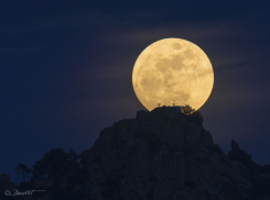 Гороскоп от “Блокнота” на 16 сентября: огненным знакам следует отдохнуть и избегать конфликтов