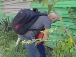 Жительница Новороссийска: «Родители водят детей в туалет на наши заборы!»