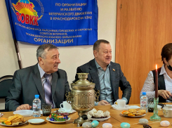 Литературная гостиная: депутат ЗСК Михаил Ковалюк провел встречу с поэтами и ветеранами 