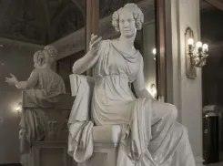 Турист из Новороссийска случайно сломал экспонат Эрмитажа