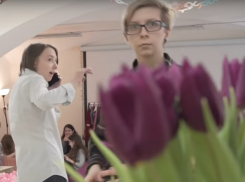 Феминистки жестко наказали парня за поздравление с 8 марта