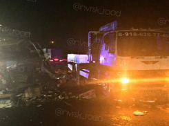  Ночное ДТП под Новороссийском превратило два автомобиля в груду металла