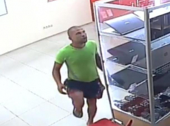 Средь бела дня в новороссийском ломбарде похитили ноутбуки