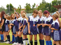 В хоккей играют настоящие... девчонки! Новороссийские спортсменки привезли домой «бронзу»