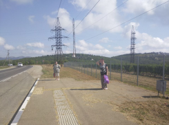 Под солнцем и под дождём: остановки у кладбища Новороссийска не будет