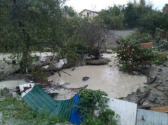 Новороссийцы уверены: «Зелёный мыс» открывает шлюзы и сливает воду под «шумок» дождя