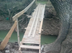 Восьмидесятилетний новороссиец решил самостоятельно восстановить разрушенный мост
