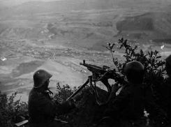 Новороссийск 75 лет назад: врага атакуют с двух сторон 