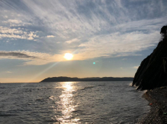 Несмотря на штормовое предупреждение, в Новороссийске обещают жару 