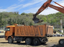 Грязный грунт вывозят с трёх участков: назван новый объём собранной нефти в Туапсе