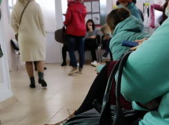 «Жду прием 6-й час»: в поликлиниках Новороссийска снова очереди 