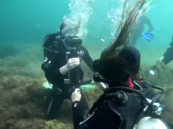 «На дне»: парень сделал предложение руки и сердца в глубинах Черного моря