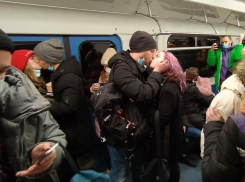 «Давайте целоваться»: психолог из Новороссийска прокомментировала «слюнявый» флешмоб екатеринбуржцев