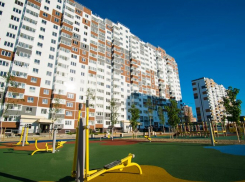 Парковки, круглосуточная вода и «зелёные» дворы – чем новороссийцам понравится ЖК «Уютный»