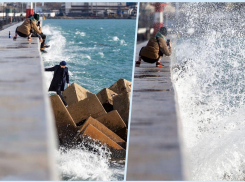 Рискнуть жизнью ради селфи: новороссийцы устроили опасную фотосессию в разгар шторма