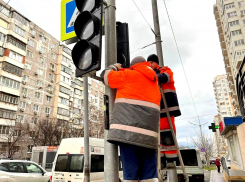 Ставят светофоры, сдвинулся ремонт: о дорогах в Новороссийске 