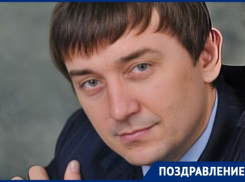 Депутат Гордумы Новороссийска Виталий Козырев принимает сегодня поздравления